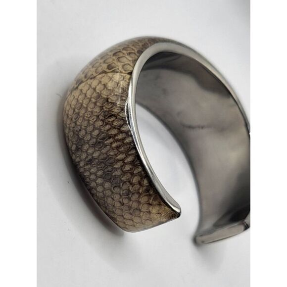 Snakeskin Resin Bangle Bracelet 1in wide - Picture 4 of 6